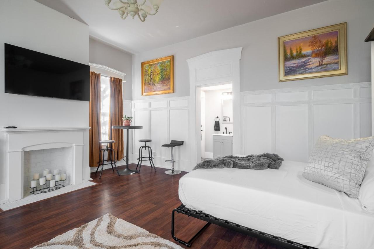 Walk/ Bike Everywhere From This Historic Chic Studio Columbus Bagian luar foto